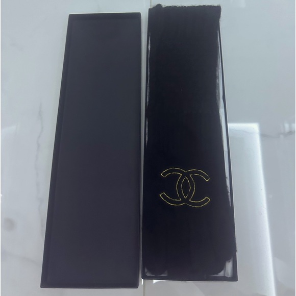 Authentic Chanel cashmere gloves !! One size! NWT - Picture 4 of 9